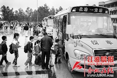 天長購置98輛“大鼻子”校車 天長購置98輛“大鼻子”校車