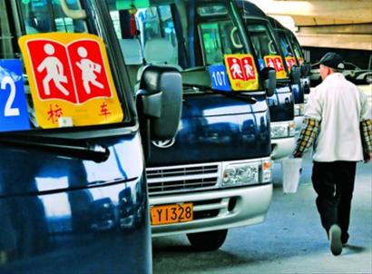 滬首批專用校車交付 多所小學(xué)宣布校車費將上漲