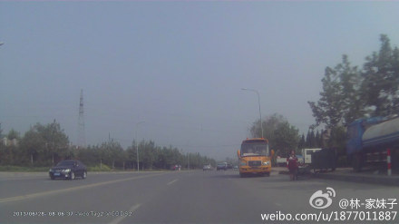 校車反道狂奔接送學(xué)生 網(wǎng)友感慨好車需好司機(jī) 校車反道狂奔接送學(xué)生 網(wǎng)友感慨好車需好司機(jī)