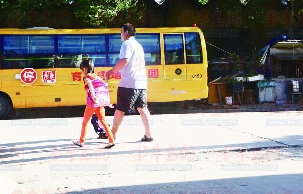 就算幼兒園配備了校車，如今也只能閑置了。