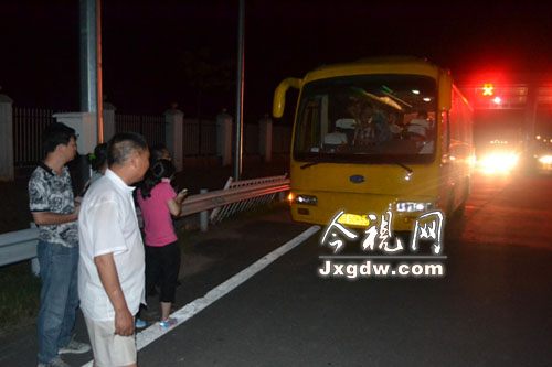 江西九江市:修水英才中學校車超員組織學生出游被查處/ 江西九江市:修水英才中學校車超員組織學生出游被查處