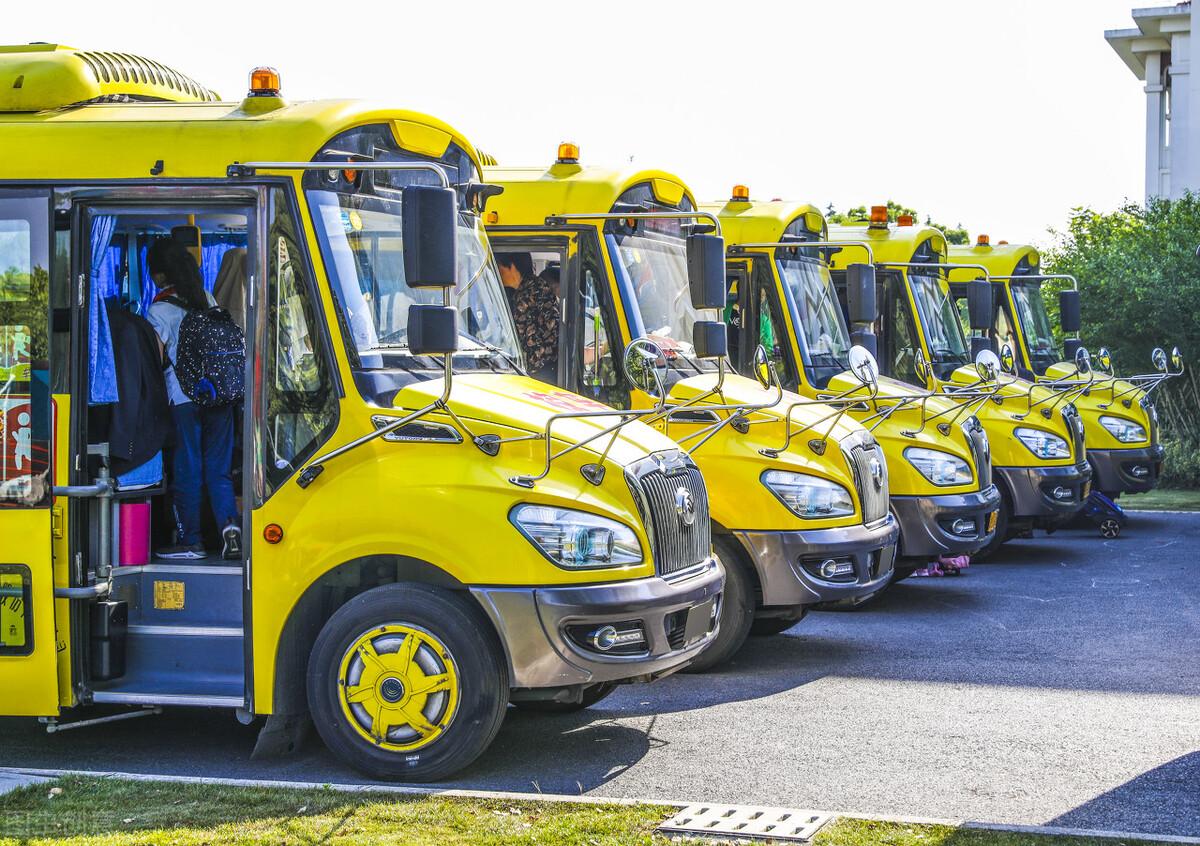 守護(hù)兒童安全，面對(duì)校車你會(huì)正確避讓嗎？不正確罰款200元扣6分！