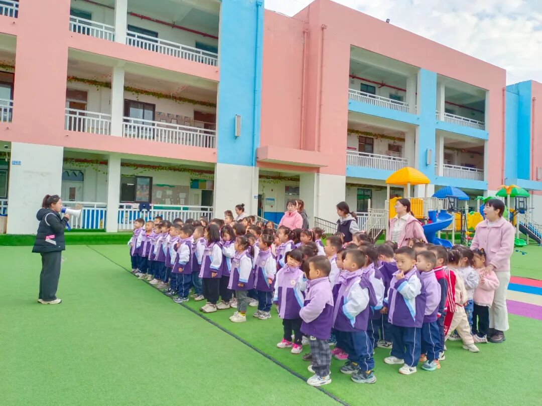 【安全教育】校車應急演練，筑牢安全防線——恒大樂迪幼兒園校車安全演練活動
