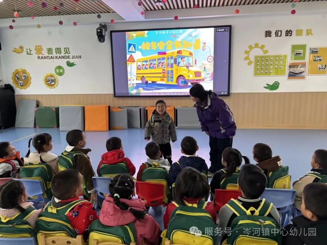 【安全防護】校車安全“大練兵”，守護幼兒平安行——岑河鎮中心幼兒園校車安全演練