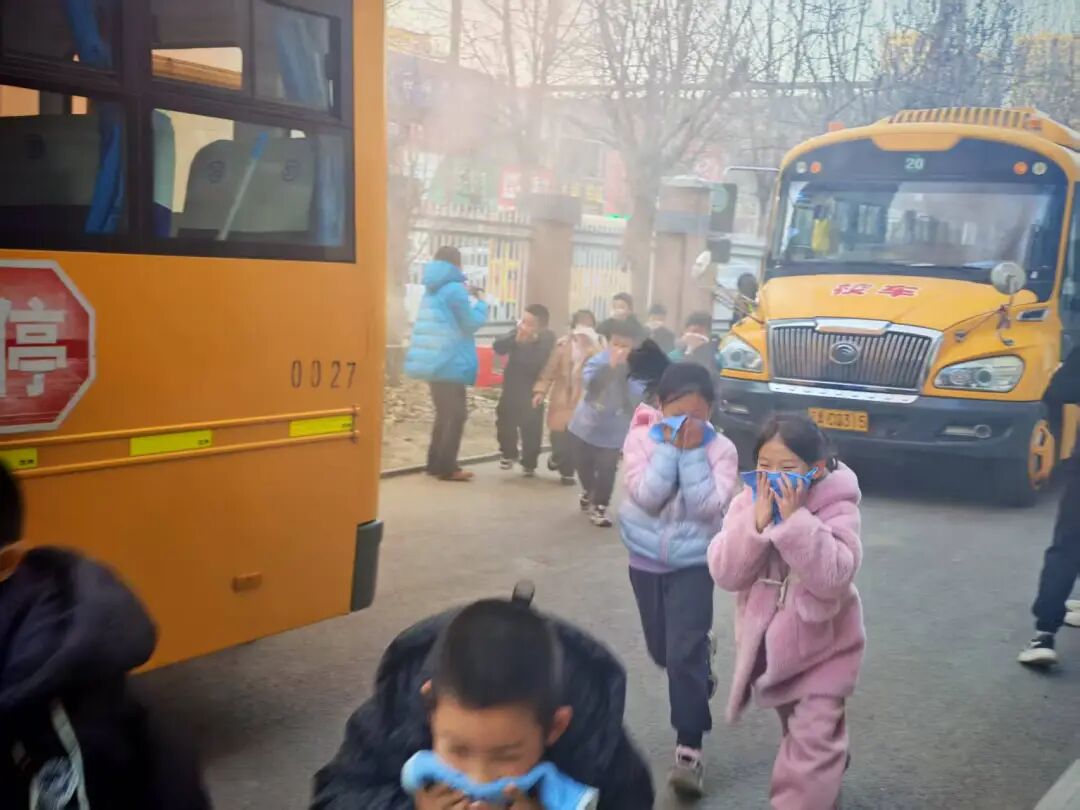 【南京一校長白島第二小學】以演筑防 護航成長——校車安全應急演練 圖片