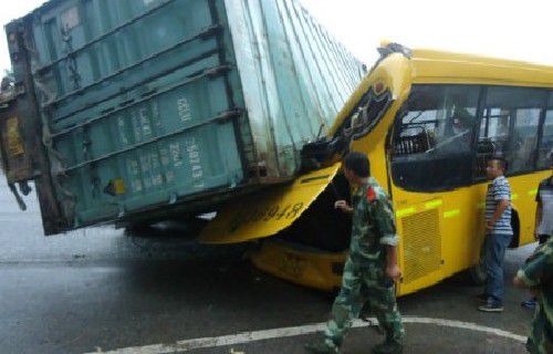 東莞校車(chē)追尾事故——保險(xiǎn)理賠 東莞校車(chē)追尾事故——保險(xiǎn)理賠