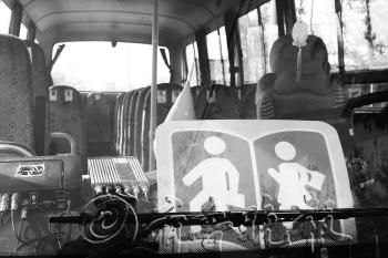 濟(jì)南寒亭:乘坐校車有了“身份證” 乘坐校車有了“身份證”