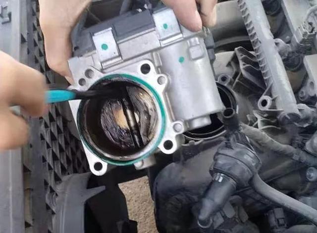 校車發(fā)動(dòng)機(jī)節(jié)氣門的保養(yǎng)方法,你能自己清洗嗎? 校車發(fā)動(dòng)機(jī)節(jié)氣門的保養(yǎng)方法,你能自己清洗嗎?