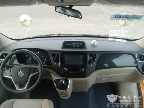 用責任與愛心占領教育高地 歐輝品質校車進“冰城”