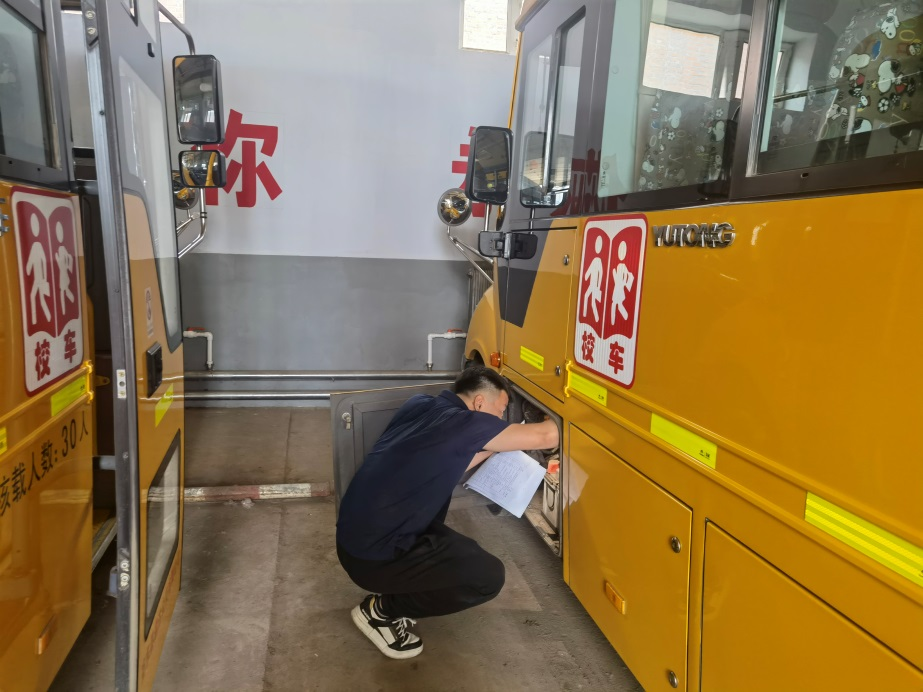 護(hù)航“開學(xué)季”,宇通直服守護(hù)學(xué)童上學(xué)路 圖片