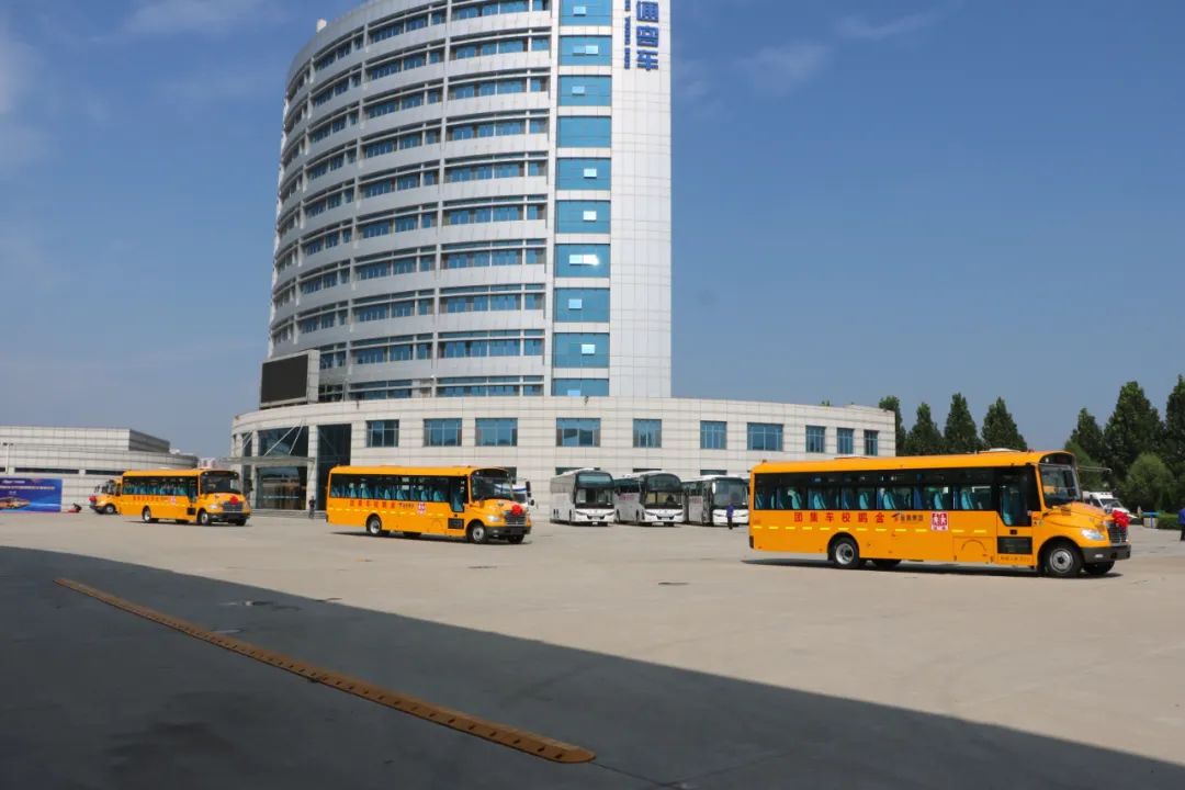 批量!中通專用校車交付西北最大校車運營公司 圖片