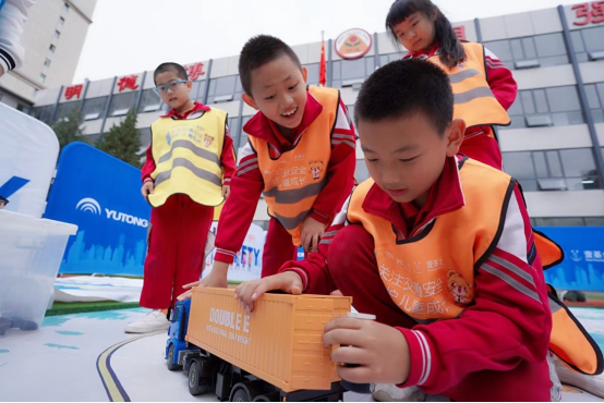 宇通&壹基金兒童交通安全公益行再出發 首站落地呼和浩特、紹興雙城 宇通&壹基金兒童交通安全公益行再出發 首站落地呼和浩特、紹興雙城