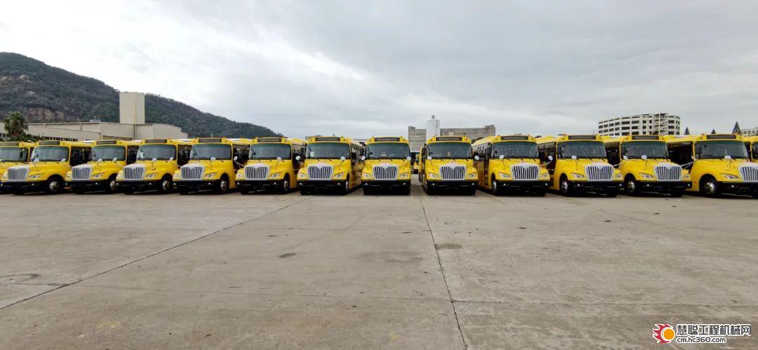 搭載玉柴“芯”的校車 閃亮“一帶一路” 搭載玉柴“芯”的校車 閃亮“一帶一路”