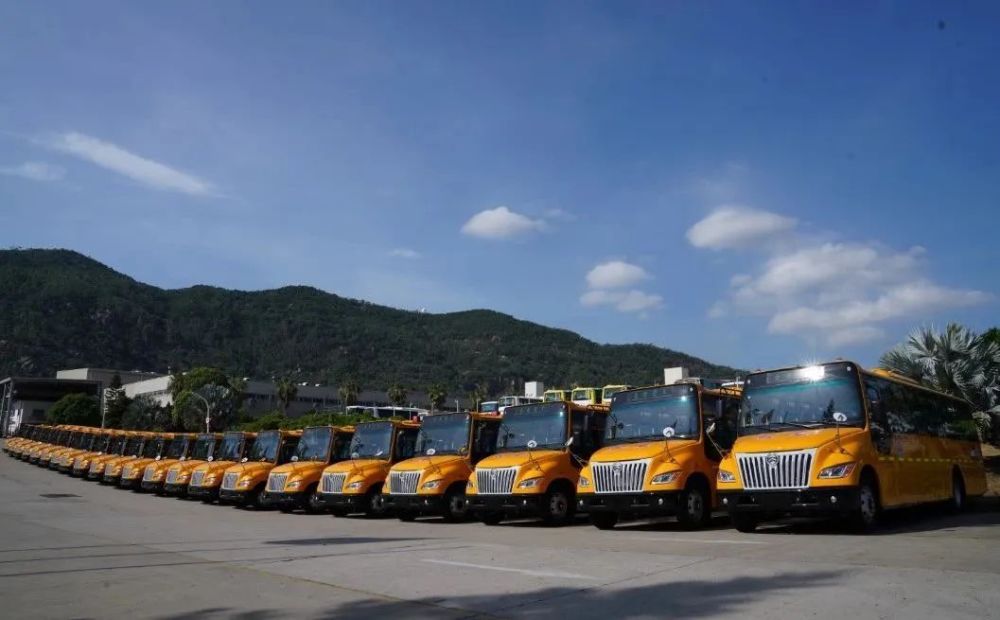 平安上學(xué)路，金旅校車為“愛”守護