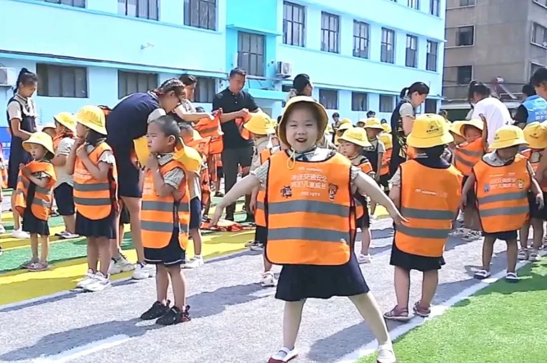 2022宇通&壹基金兒童交通公益行年度“更”新! 2022宇通&壹基金兒童交通公益行年度“更”新!