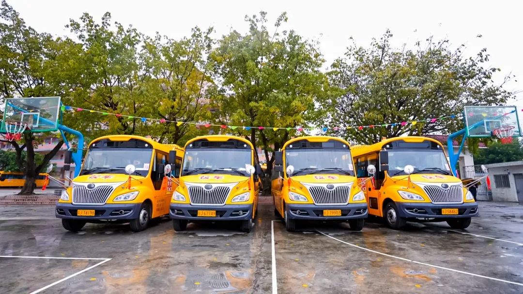 新年開門紅,45輛宇通校車駛?cè)腴_平! 新年開門紅,45輛宇通校車駛?cè)腴_平!