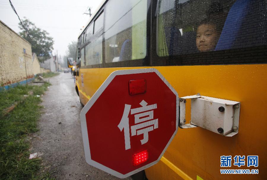 村里來了“大鼻子”校車 (教育)(4)村里來了“大鼻子”校車