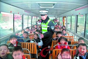 交警將嚴查各類校車交通違法行為。