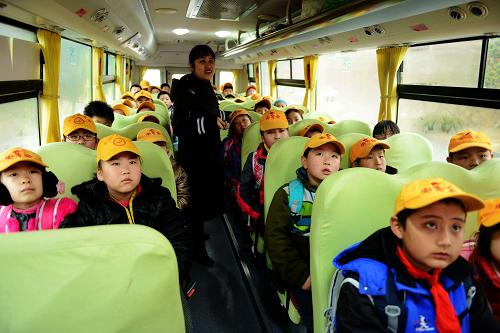 新學期簽安全承諾書保校車安全