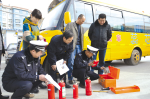 【蘭州警視】河北交警三舉措檢查校車安全 【蘭州警視】河北交警三舉措檢查校車安全