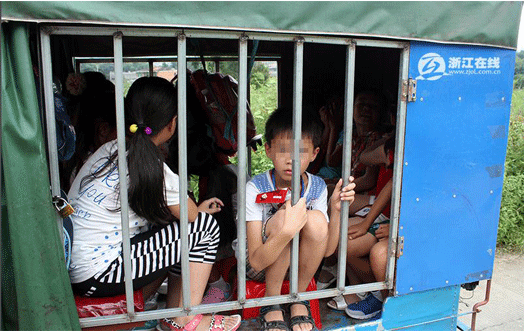 溫州殘疾車變身鐵籠“校車” 溫州殘疾車變身鐵籠“校車”