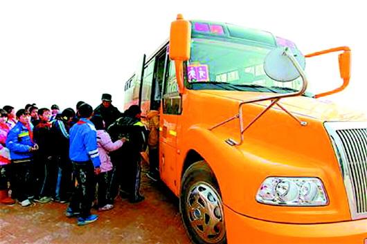 濟南試點校車“公私合作” 掏四成錢校車歸個人