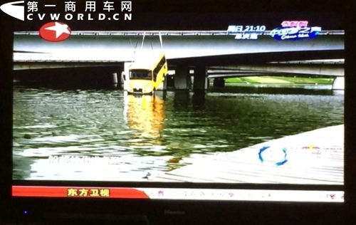 遭田亮拼命狂虐仍無恙 宇通校車獲贊中國好校車 遭田亮拼命狂虐仍無恙 宇通校車獲贊中國好校車