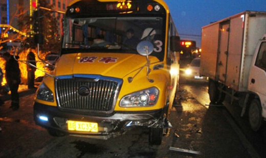 當轎車撞上校車 宇通校車用安全回饋國民信任 當轎車撞上校車 宇通校車用安全回饋國民信任