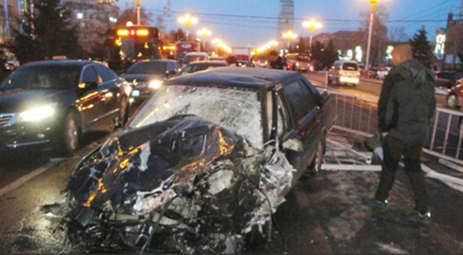 當轎車撞上校車 宇通校車用安全回饋國民信任 當轎車撞上校車 宇通校車用安全回饋國民信任