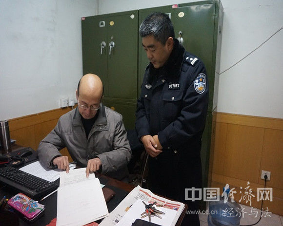 山東東營交警開展校車交通安全隱患排查整改工作/ 山東東營交警開展校車交通安全隱患排查整改工作