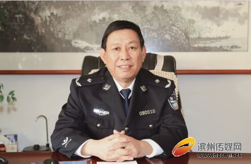 濱州交警排隱患為校車安全運(yùn)行一路護(hù)航/ 濱州交警排隱患為校車安全運(yùn)行一路護(hù)航