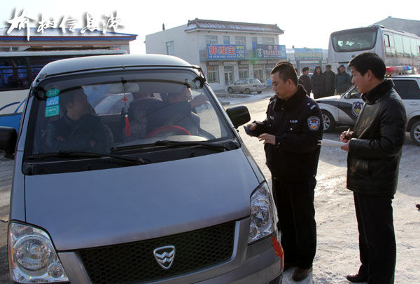 大嶺鎮開展校車檢查整治行動/ 大嶺鎮開展校車檢查整治行動