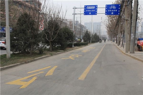 渭南城區首條公交校車、公共汽車專用車道今通車