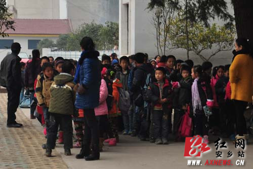 安鄉(xiāng)：擰緊校車“安全弦” 保障學(xué)生平安出行