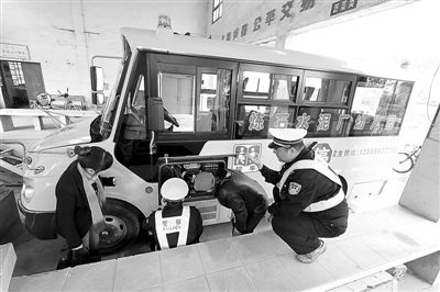 順昌:校車“體檢”迎開學 順昌:校車“體檢”迎開學