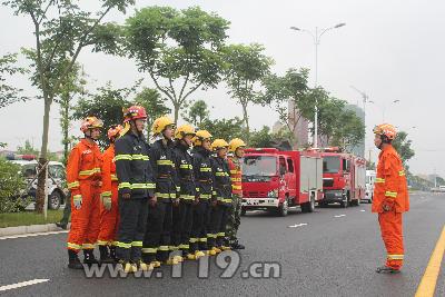 校車突發(fā)事件應(yīng)急救援演練活動(dòng)在常德臨澧開(kāi)展