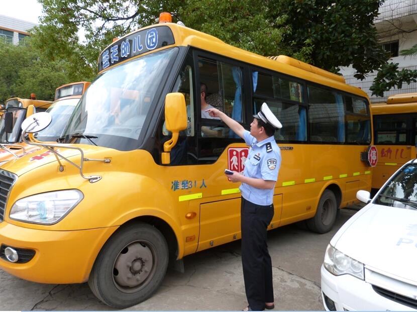湖北黃石幼兒園校車夏季安全大排查/ 湖北黃石幼兒園校車夏季安全大排查
