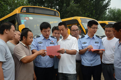 新學(xué)期開學(xué),各地校車司機(jī)交通安全教育工作進(jìn)展 新學(xué)期開學(xué),各地校車司機(jī)交通安全教育工作進(jìn)展