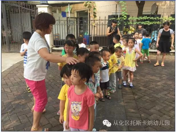 幼兒園校車被追尾安全演練活動在廣東某幼兒園舉行