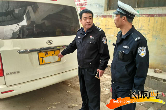 河北任縣幼兒園校車突擊檢查行動正在進行/ 幼兒園校車突擊檢查