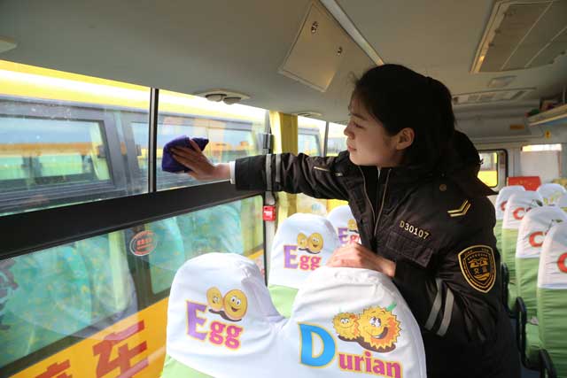 青島1800輛校車放寒假, 下學(xué)期校車線路需提前報(bào)名 青島1800輛校車放寒假, 下學(xué)期校車線路需提前報(bào)名