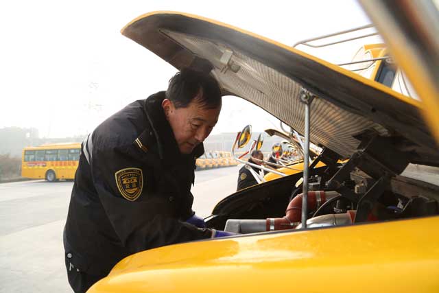 青島1800輛校車放寒假, 下學(xué)期校車線路需提前報(bào)名 青島1800輛校車放寒假, 下學(xué)期校車線路需提前報(bào)名