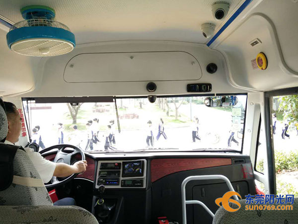 廣東寮步:校車更新GPS系統 設5個攝像頭360度監控學生安全 廣東寮步:校車更新GPS系統 設5個攝像頭360度監控學生安全