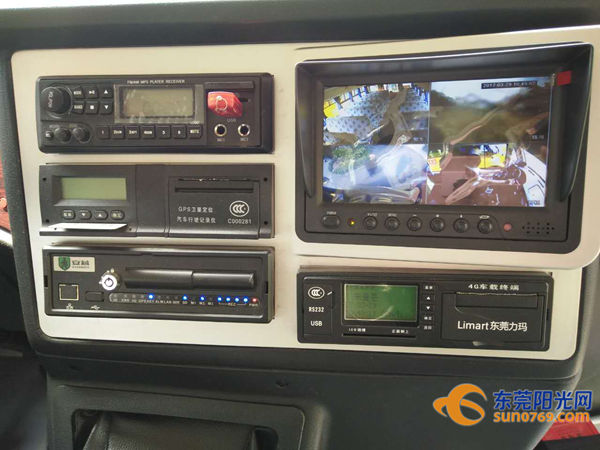 廣東寮步:校車更新GPS系統 設5個攝像頭360度監控學生安全 廣東寮步:校車更新GPS系統 設5個攝像頭360度監控學生安全