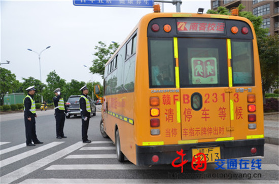 撫州交警一大隊將轄區36輛幼兒園校車實行戶籍化管理