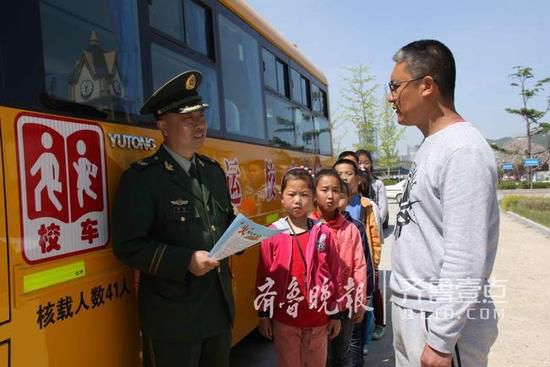 煙臺福山消防培訓上校車 ,為孩子安全撐起“保護傘” 煙臺福山消防培訓上校車 ,為孩子安全撐起“保護傘”