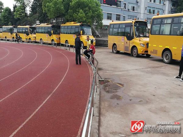 湖南懷化交警直屬一大隊對農村小學校車開展安全大檢查