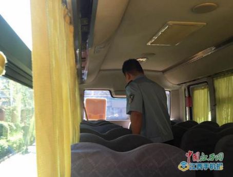 筑好校園安全防護網 江西宜春交警暑期嚴查校車交通違法行為 筑好校園安全防護網 江西宜春交警暑期嚴查校車交通違法行為