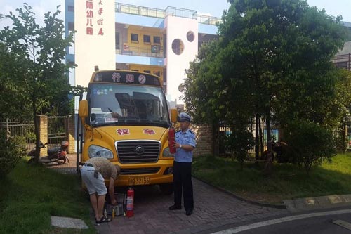 四川宜賓公安交管借助“三個”強化校車安全管理 四川宜賓公安交管借助“三個”強化校車安全管理