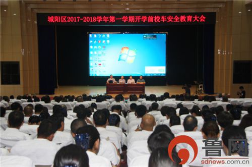 山東城陽交警開學前聯合區教體局開展校車安全大檢查